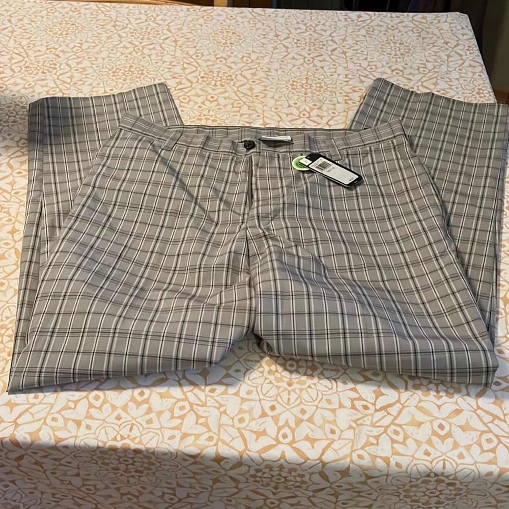 IZOD men’s golf pants.  34x32. New with tag.